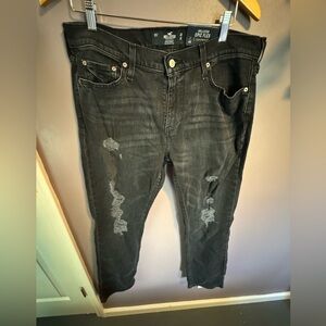 Brand New Men’s 33x32 Hollister Black Distressed Jeans.